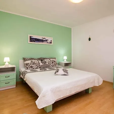 Apartment In 14929 Veli Losinj