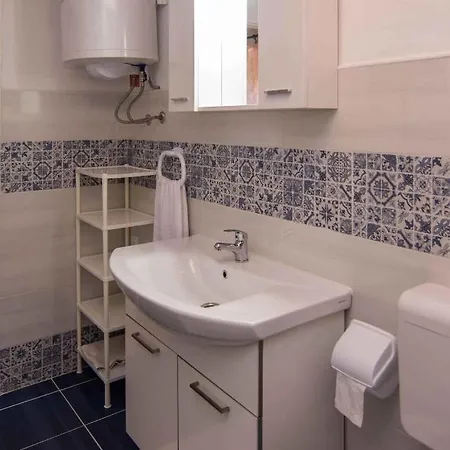 Apartment In 14929 *