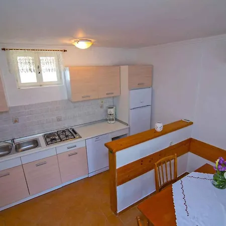 Apartment In 14929 *