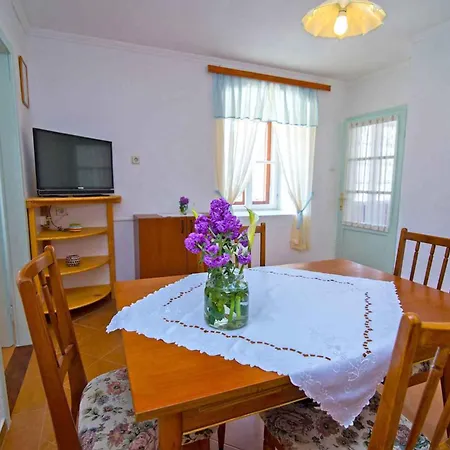 Apartment In 14929 *