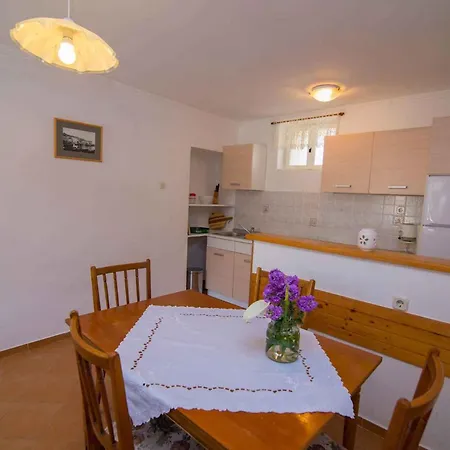Apartment In 14929 *