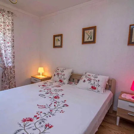 In 14929 Apartment *